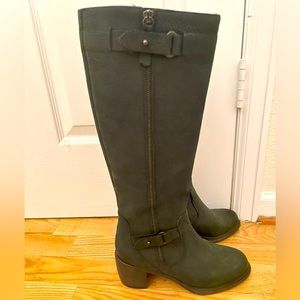 Vera Wang Boots